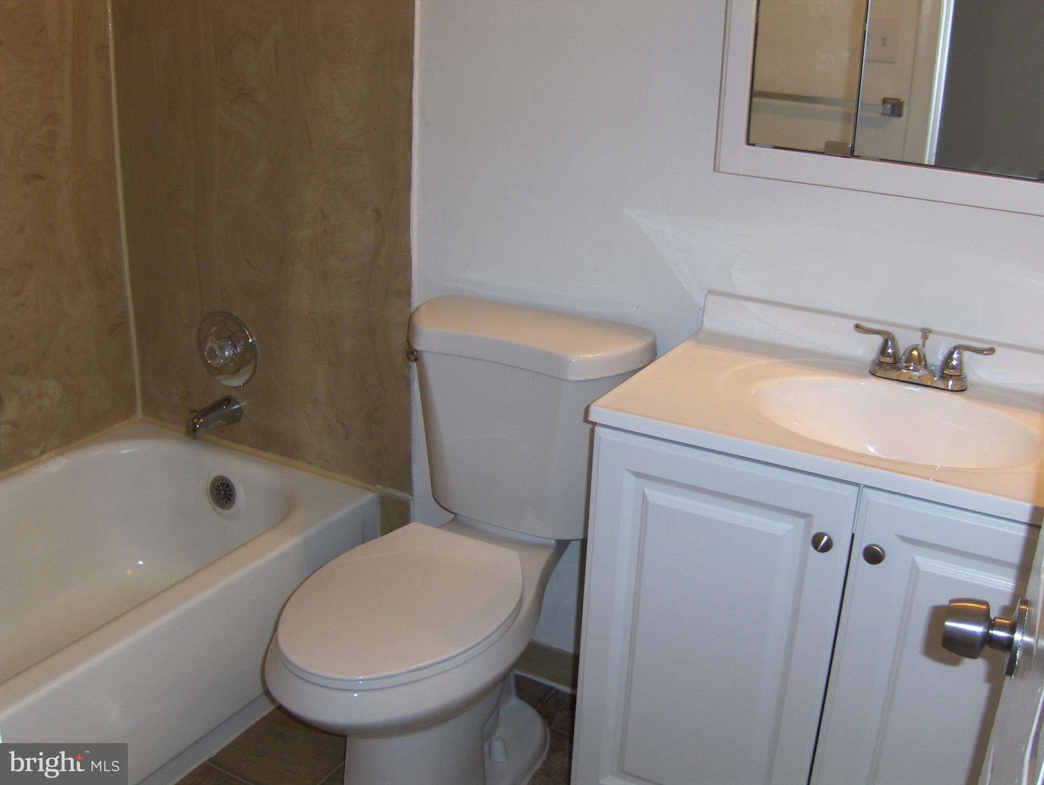 4814 Kilbane Road Woodbridge, VA 22193 - Photo 7 of 21 Bath hallway main level