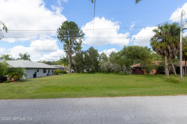 a view of a house with a big yard