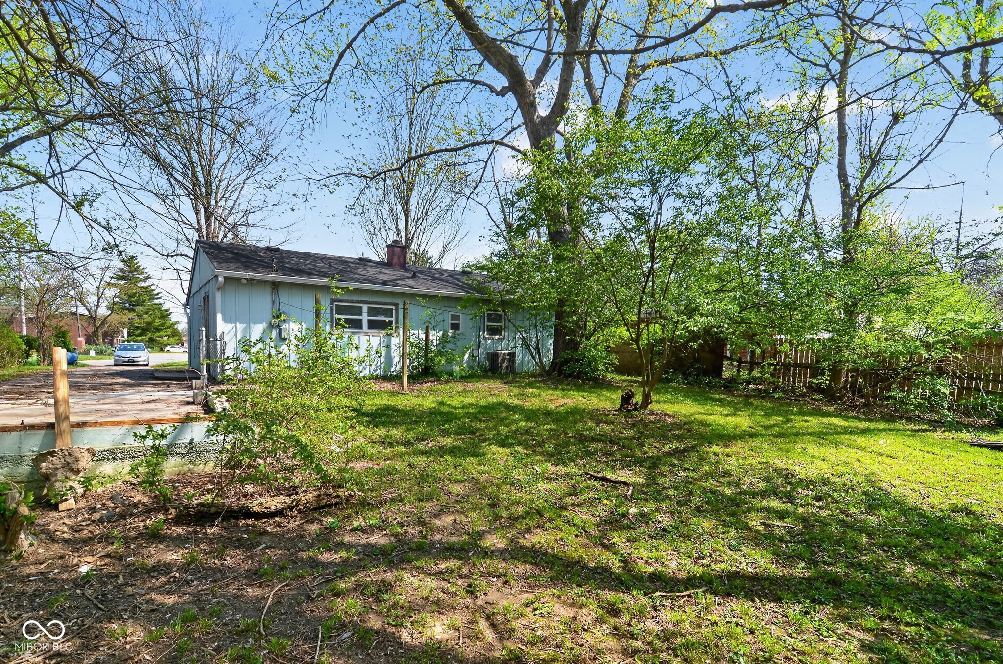 4002 Mitthoeffer Road Indianapolis, IN 46235 - Photo 2 of 36