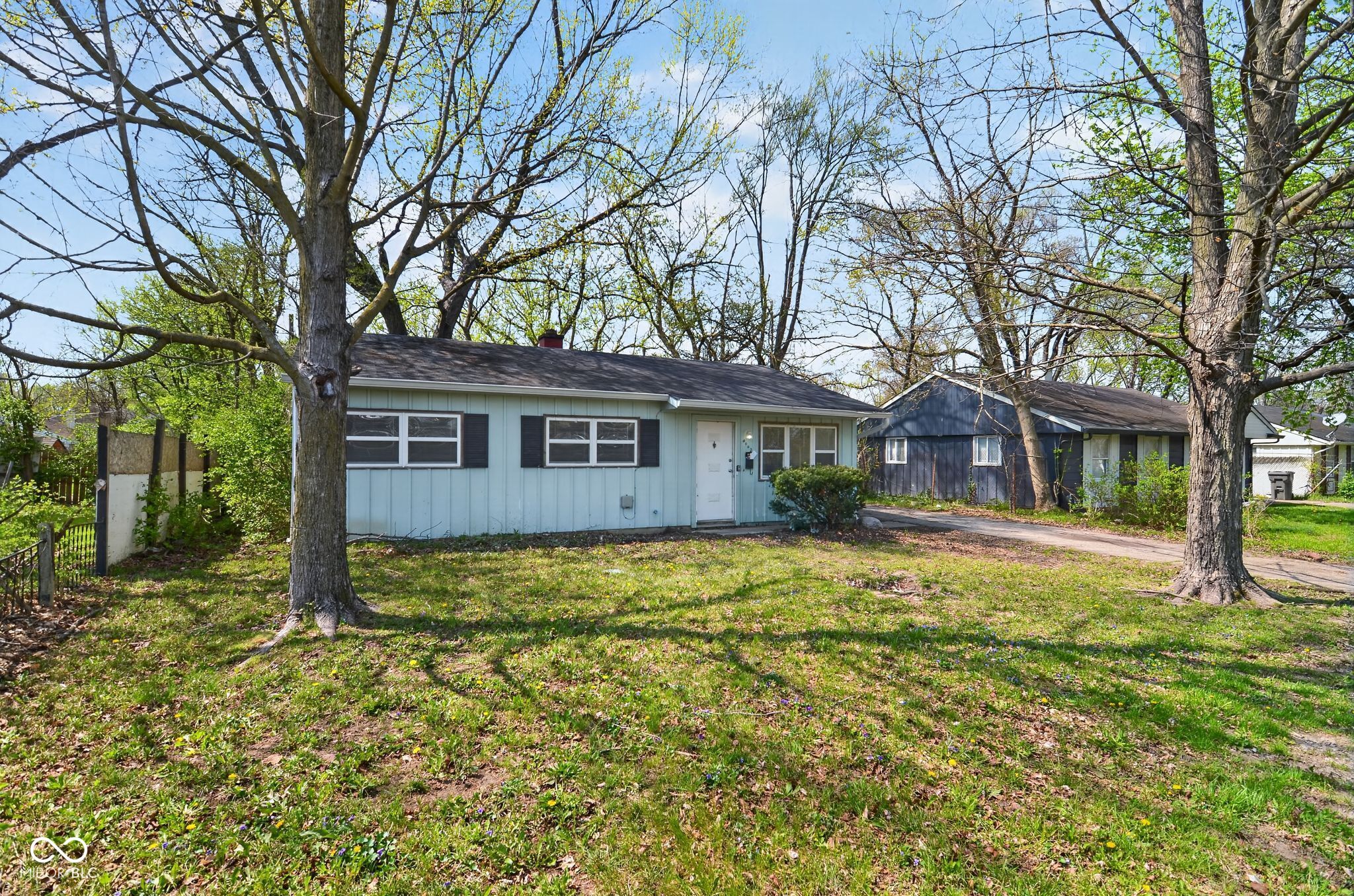 4002 Mitthoeffer Road Indianapolis, IN 46235 - Photo 5 of 36