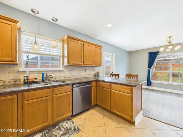 $1,900 | 115 La Rue Vil, Lafayette, LA 70508