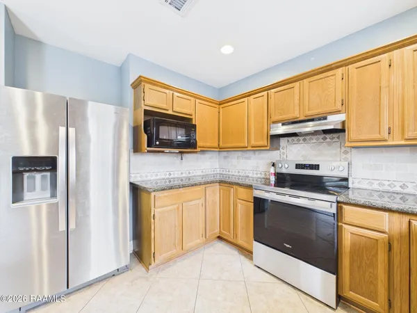 $1,900 | 115 La Rue Vil, Lafayette, LA 70508