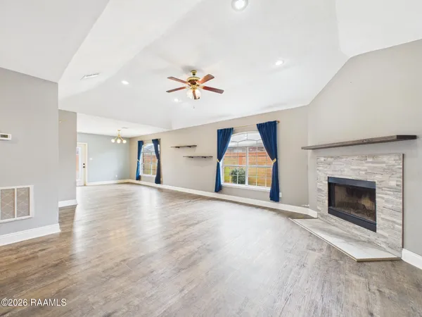$1,900 | 115 La Rue Vil, Lafayette, LA 70508