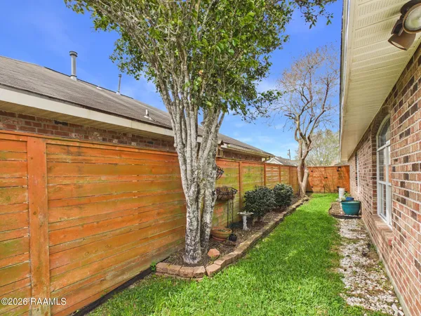 $2,000 | 115 La Rue Vil, Lafayette, LA 70508