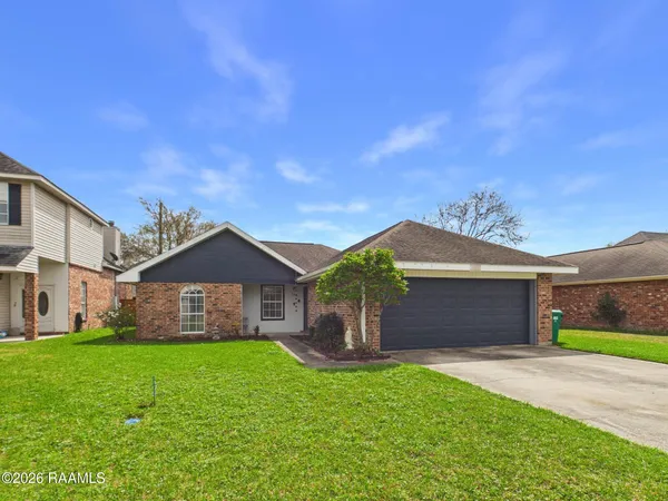 $2,000 | 115 La Rue Vil, Lafayette, LA 70508