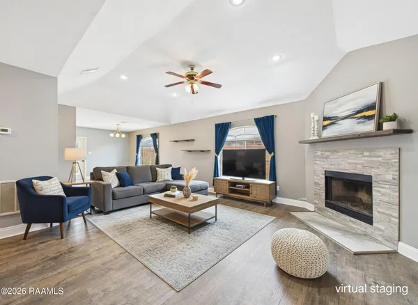 $2,000 | 115 La Rue Vil, Lafayette, LA 70508