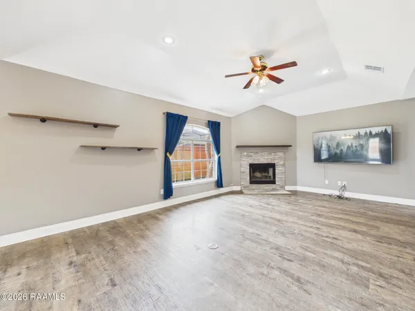 $2,000 | 115 La Rue Vil, Lafayette, LA 70508
