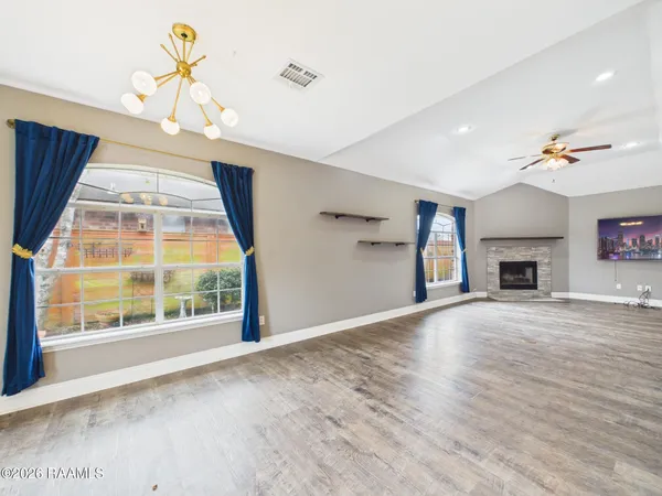 $1,900 | 115 La Rue Vil, Lafayette, LA 70508