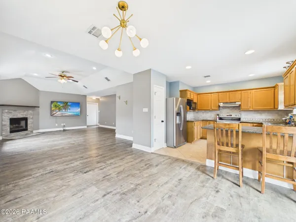 $2,000 | 115 La Rue Vil, Lafayette, LA 70508