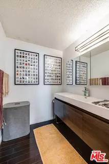 $524,000 | 3480 Barham Boulevard, Unit 326, Los Angeles, CA 90068