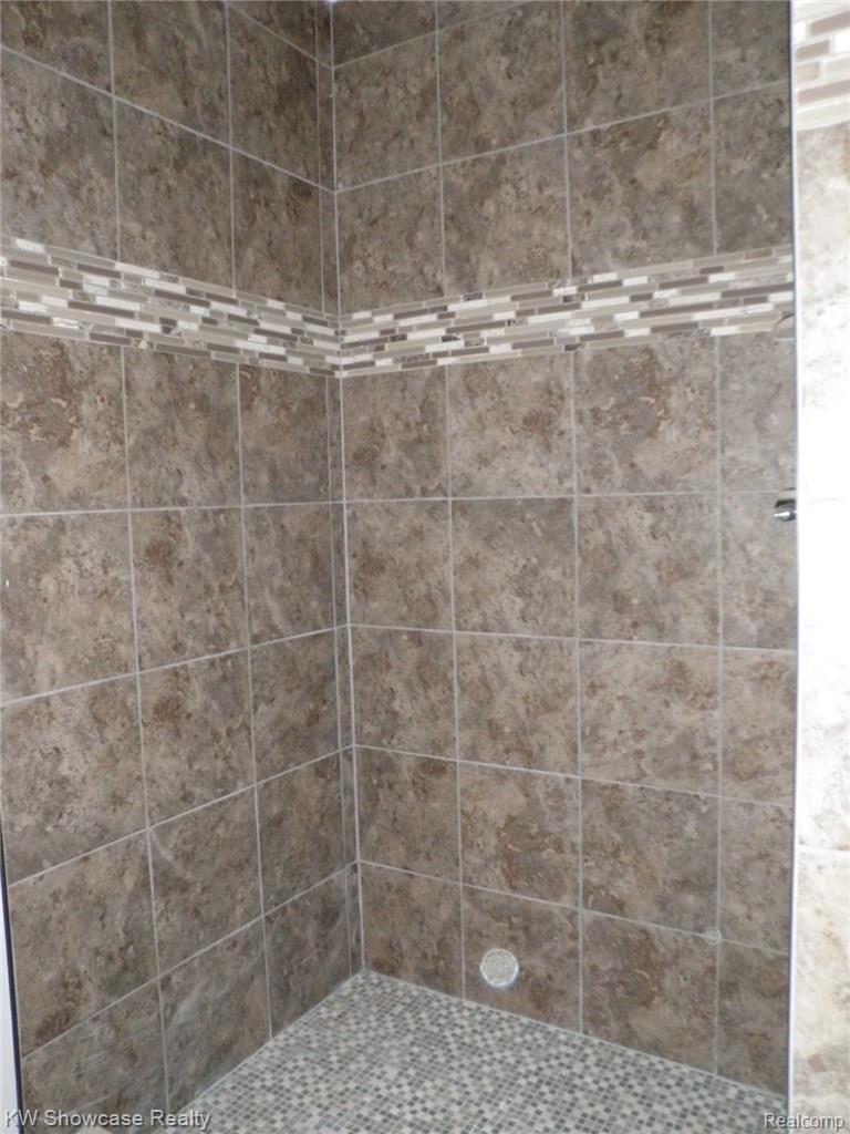 3036 Reeder Road Clarkston, MI 48346 - Photo 8 of 22 007.JPG