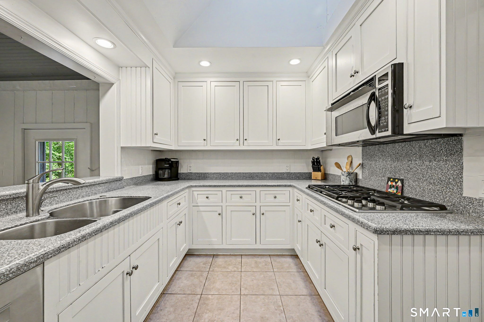 75 Norfield Road Weston, CT 06883 - Photo 7 of 36