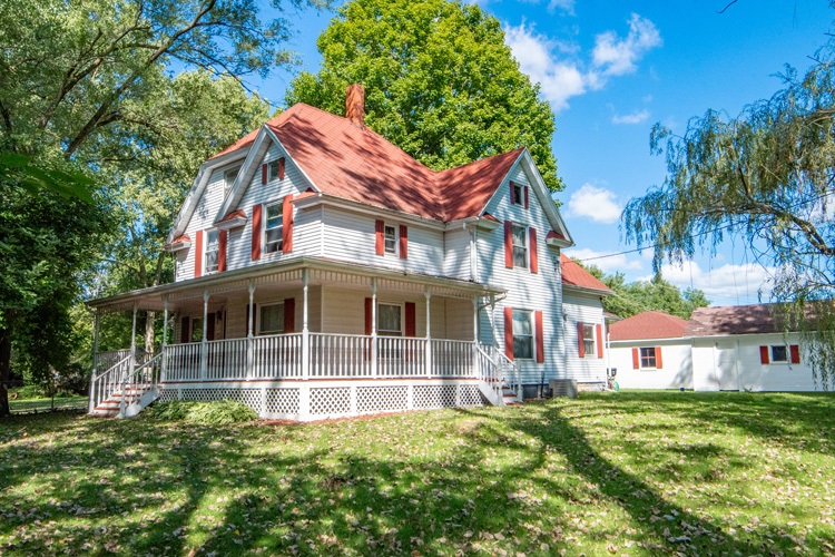 17213 Ireland Road South Bend, IN 46614 - Photo 1 of 36 Gallery Image 1