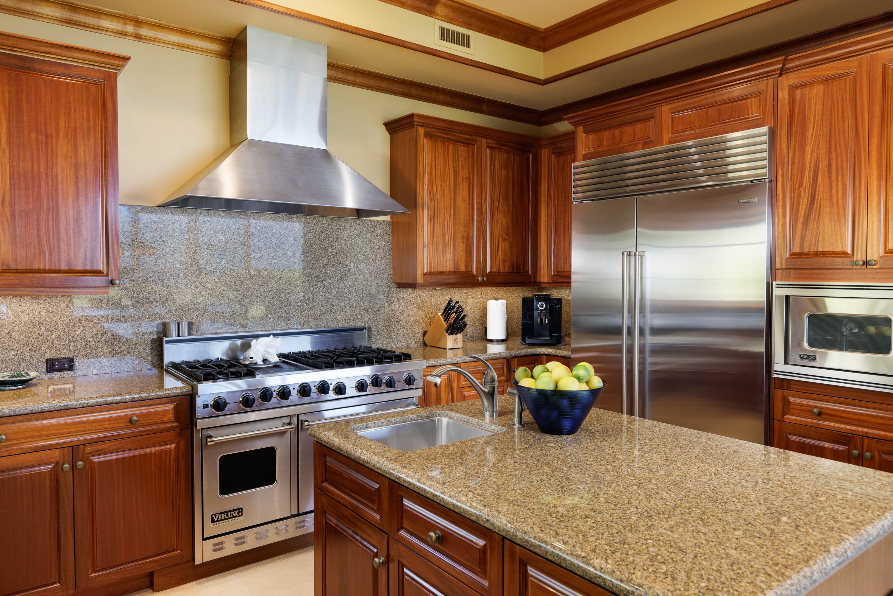 62-3979 Kaunaoa Iki Road, Unit 2A Kamuela, HI 96743 - Photo 7 of 17 a kitchen with a stove and a refrigerator