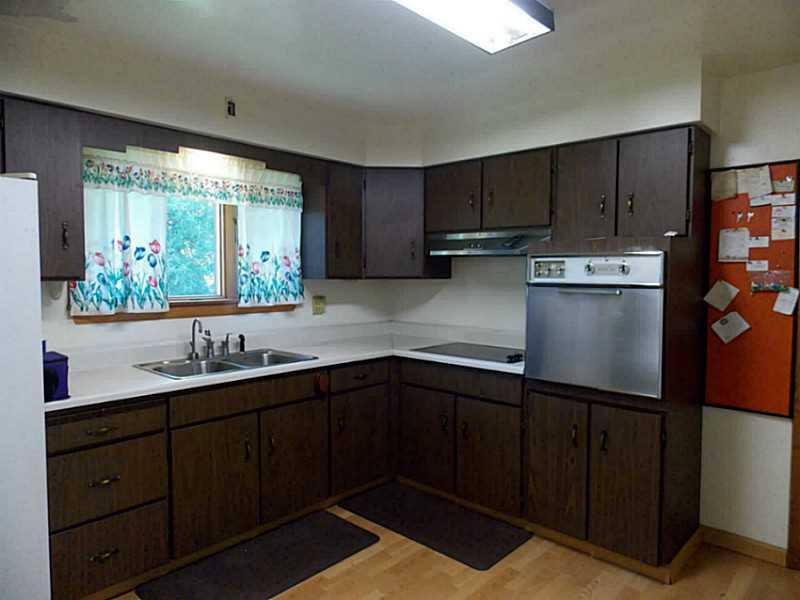 149 Forsythe Road Valencia, PA 16059 - Photo 5 of 25 Kitchen.