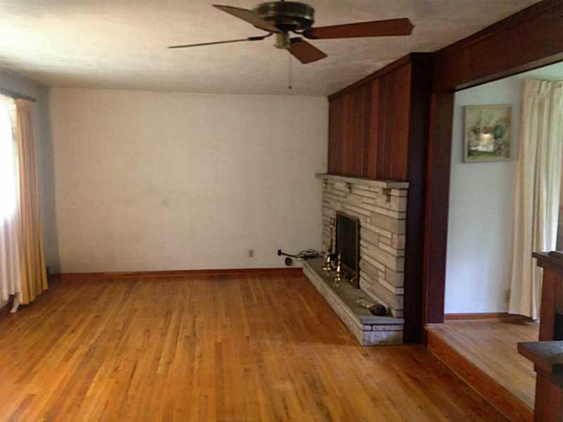 149 Forsythe Road Valencia, PA 16059 - Photo 8 of 25 Living Room.