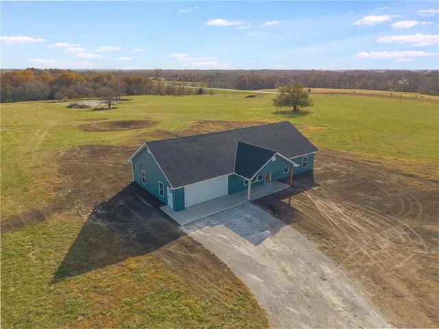 $485,000 | 201 Northeast Shinn Lane, Lathrop, MO 64465