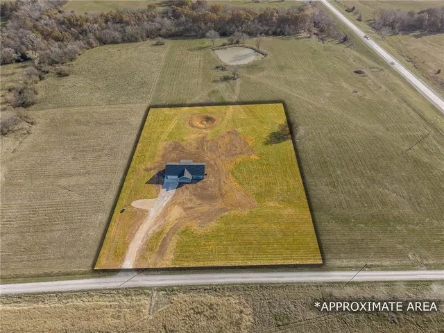 $485,000 | 201 Northeast Shinn Lane, Lathrop, MO 64465