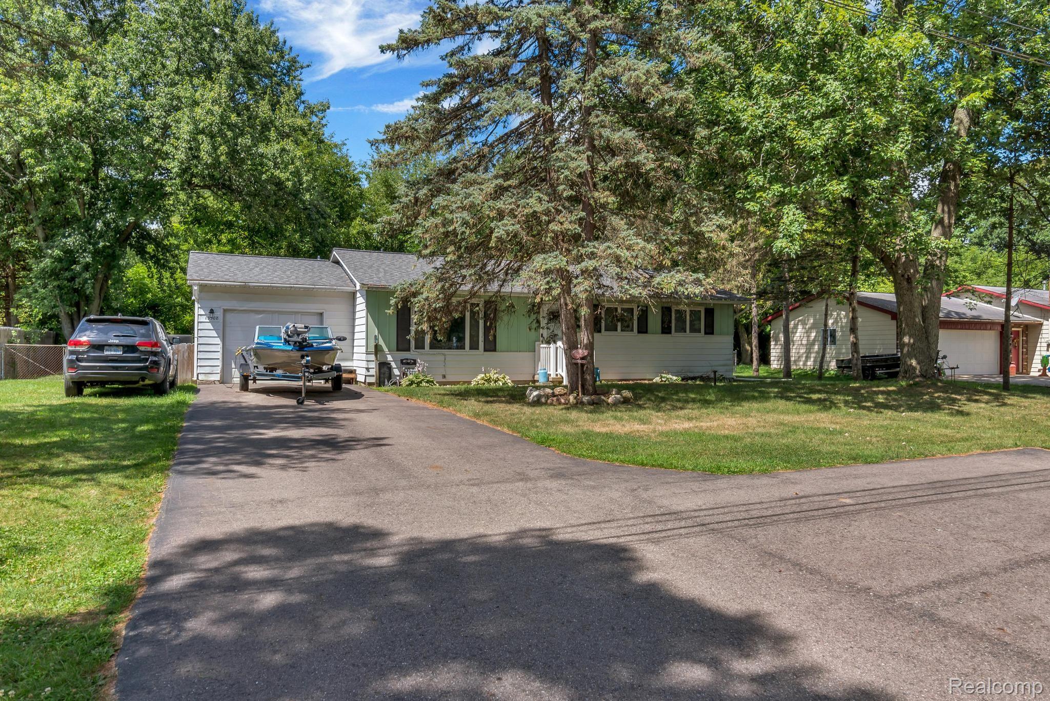 13308 North Road Fenton, MI 48430 - Photo 19 of 30 Gallery Image 19