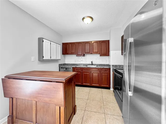 $2,300 | 1003 County Road 17A West, Avon Park, FL 33825