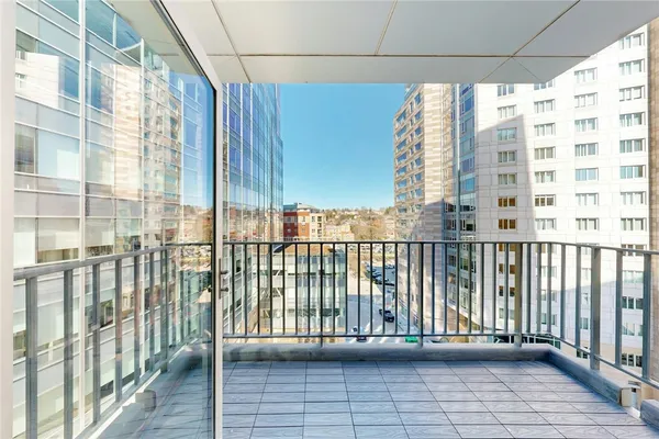 $729,000 | 200 Exchange Street, Unit 712, Providence, RI 02903