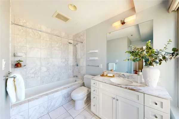 $729,000 | 200 Exchange Street, Unit 712, Providence, RI 02903