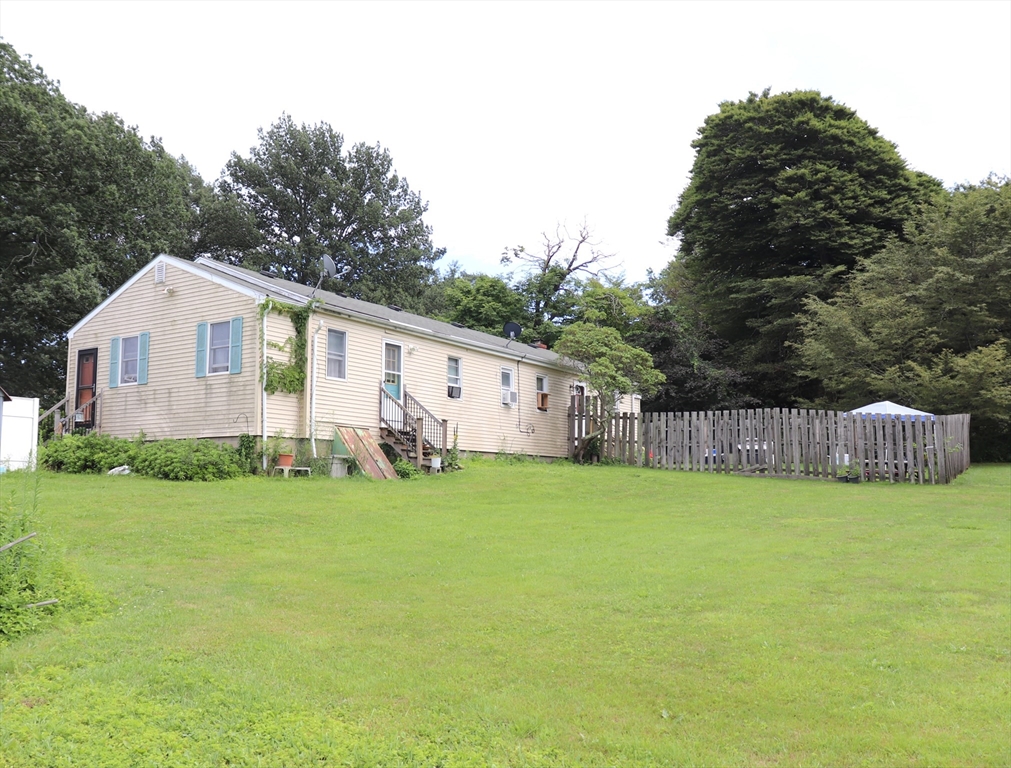 19 Vincent Street Middletown, RI 02842 - Photo 10 of 34 Gallery Image 10