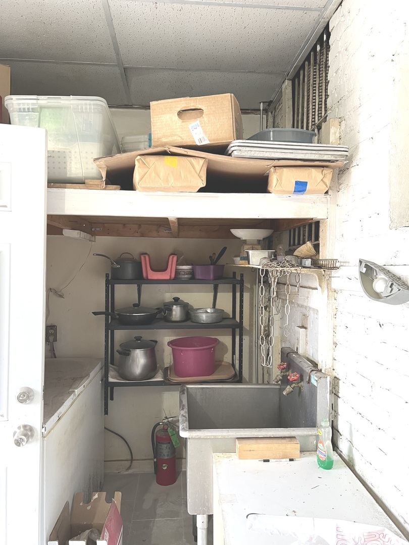 2825 West Cermak Road Chicago, IL 60623 - Photo 5 of 21 a close view of water heater room