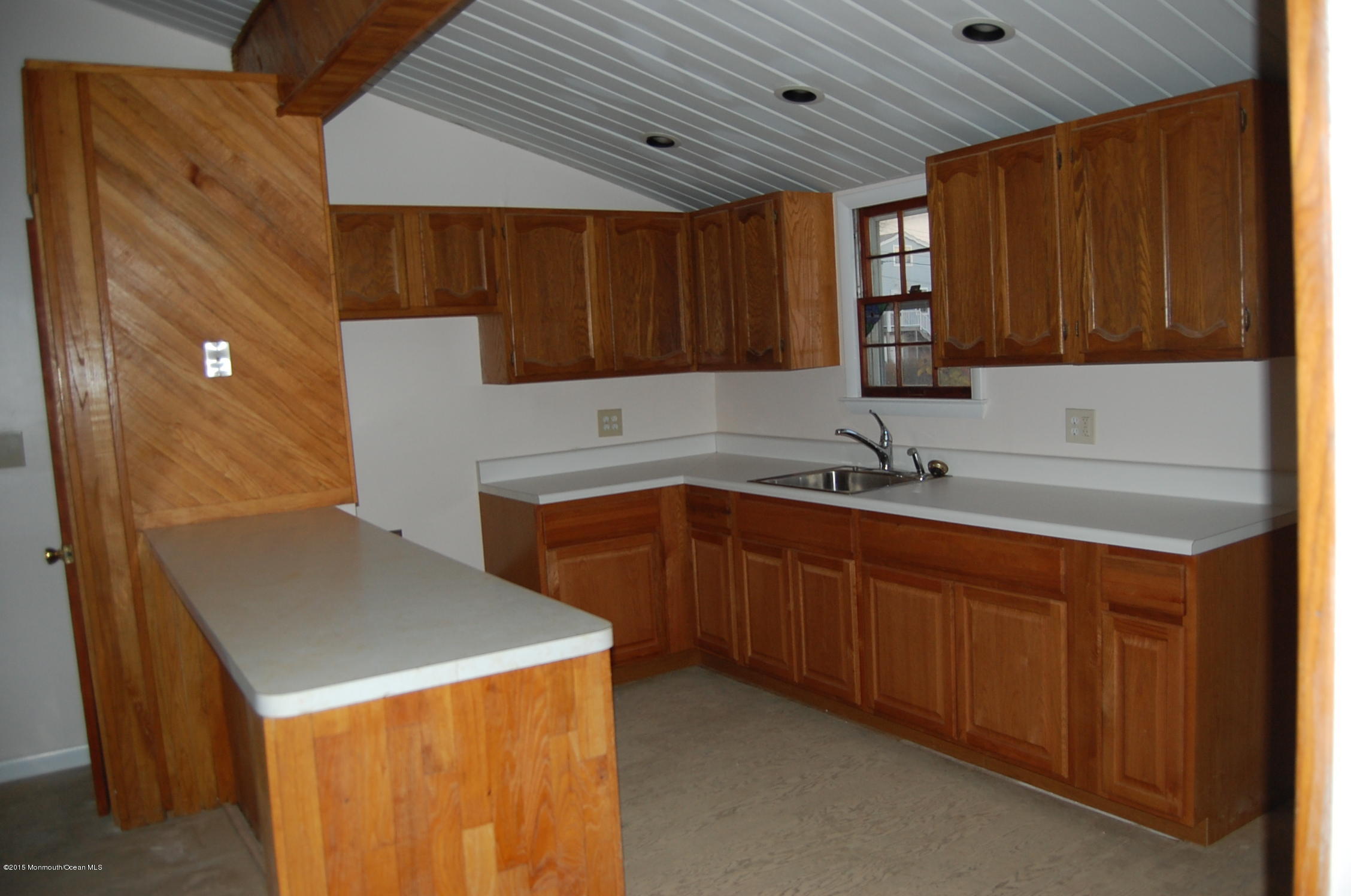 142 Black Point Road, Unit E7 Rumson, NJ 07760 - Photo 13 of 20 Kitchen