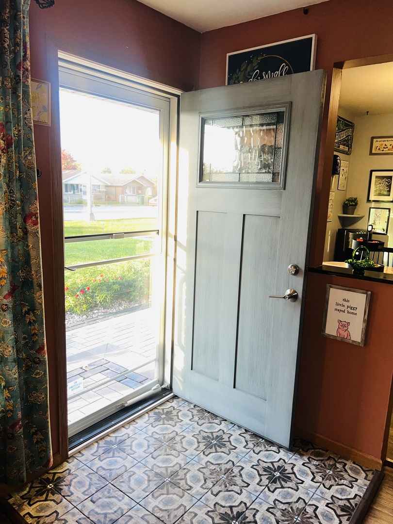 5213 State Road Burbank, IL 60459 - Photo 4 of 23