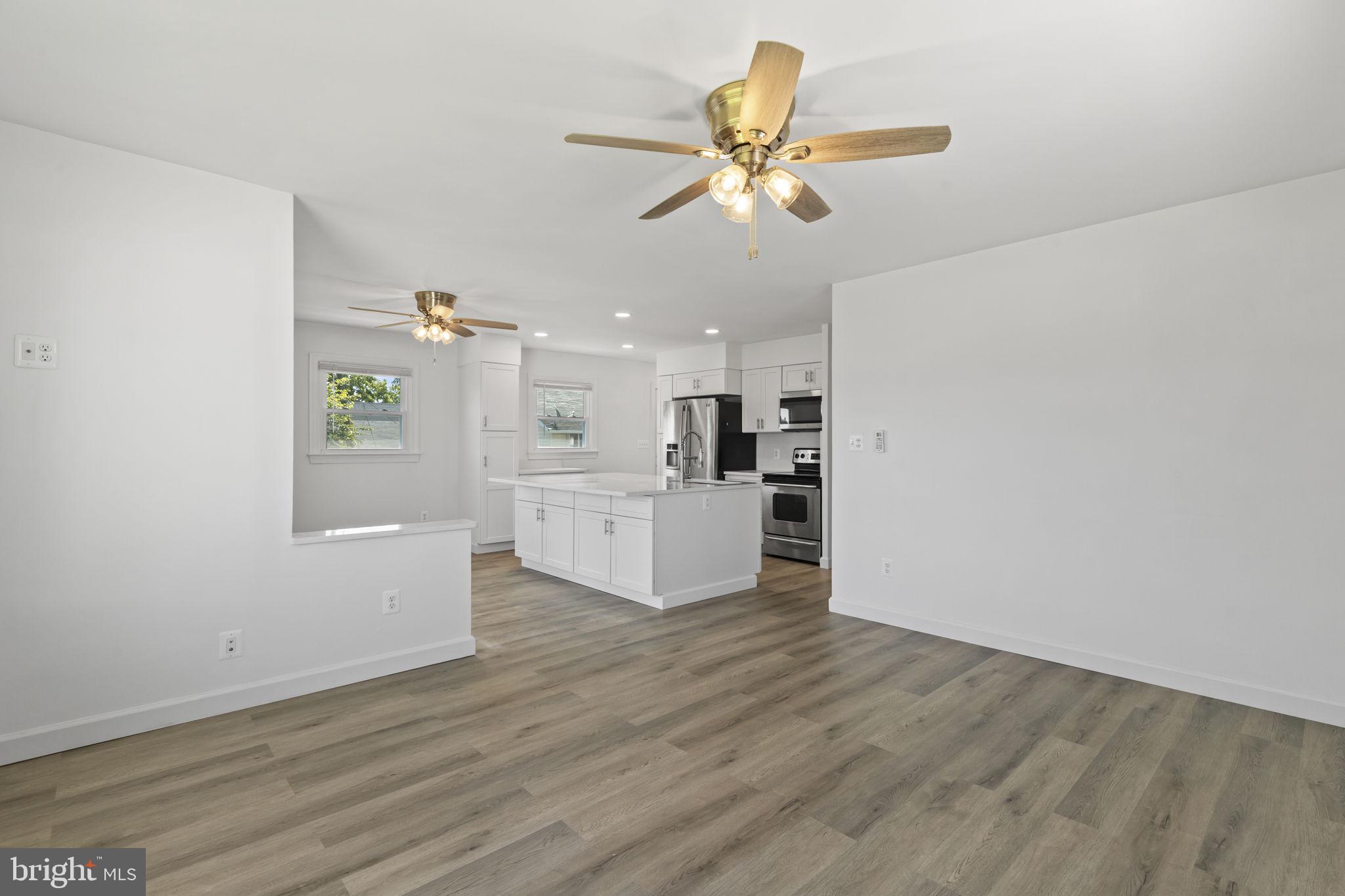 7212 Bay Front Road Baltimore, MD 21219 - Photo 7 of 37