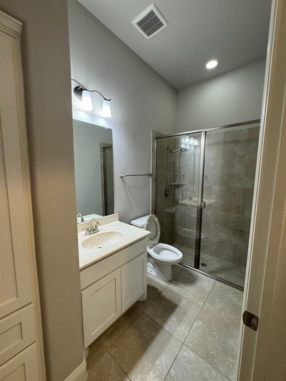 796 Huntingdon Street Coppell, TX 75019 - Photo 8 of 32 a bathroom with a sink toilet and shower