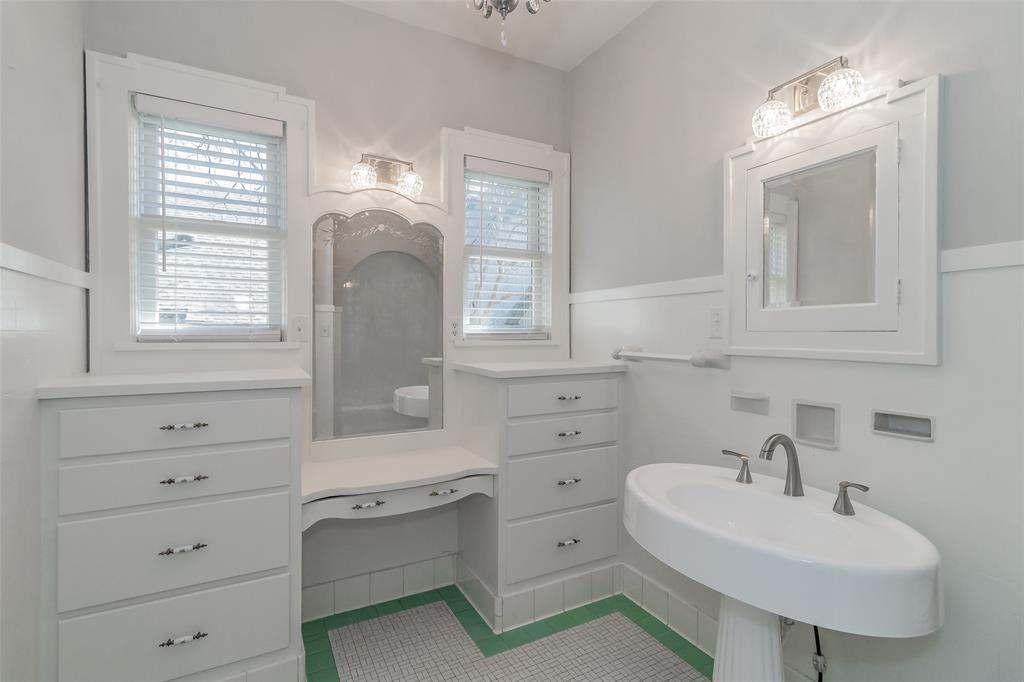 2311 Warner Road Fort Worth, TX 76110 - Photo 21 of 37