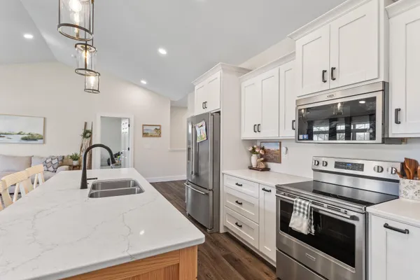 $375,000 | 245 Auseon Court, Hillsdale, MI 49242