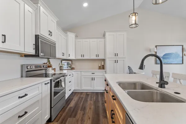 $375,000 | 245 Auseon Court, Hillsdale, MI 49242