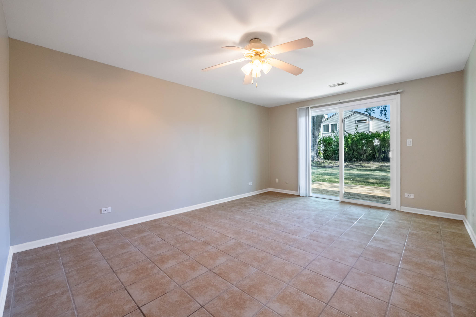 983 Stuart Drive Bartlett, IL 60103 - Photo 11 of 25 a view of an empty room with a window