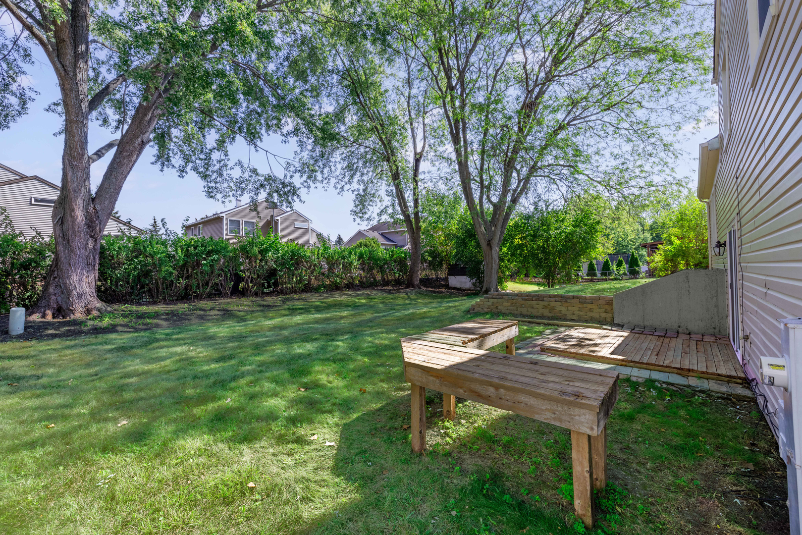 983 Stuart Drive Bartlett, IL 60103 - Photo 25 of 25 a backyard of a house with outdoor seating