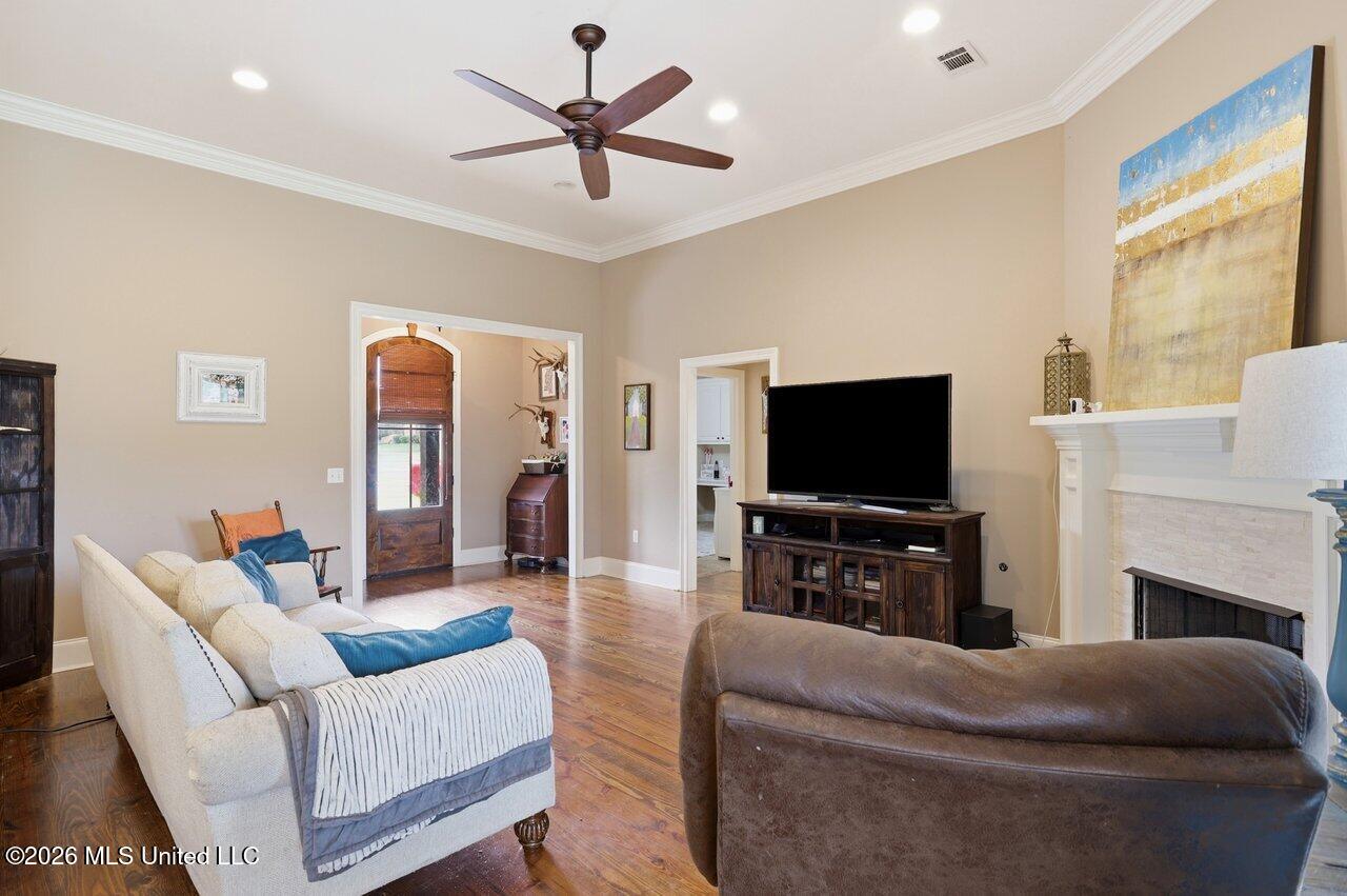 247 Tucker Drive Brandon, MS 39042 - Photo 7 of 25 247 Tucker Dr Hometoursms.com 6
