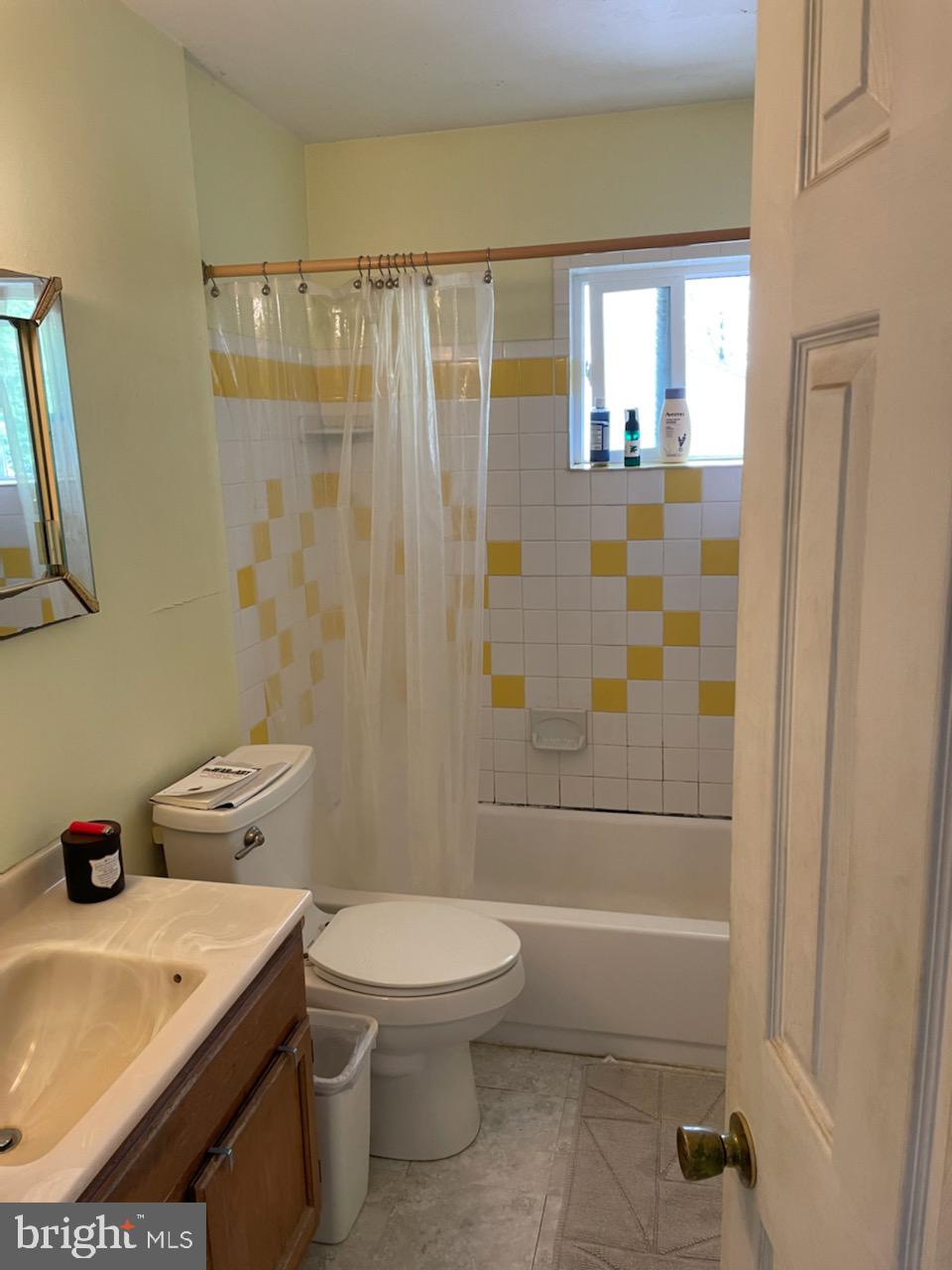 1011 Richfield Road Newark, DE 19713 - Photo 10 of 14 Full Bath Main Level
