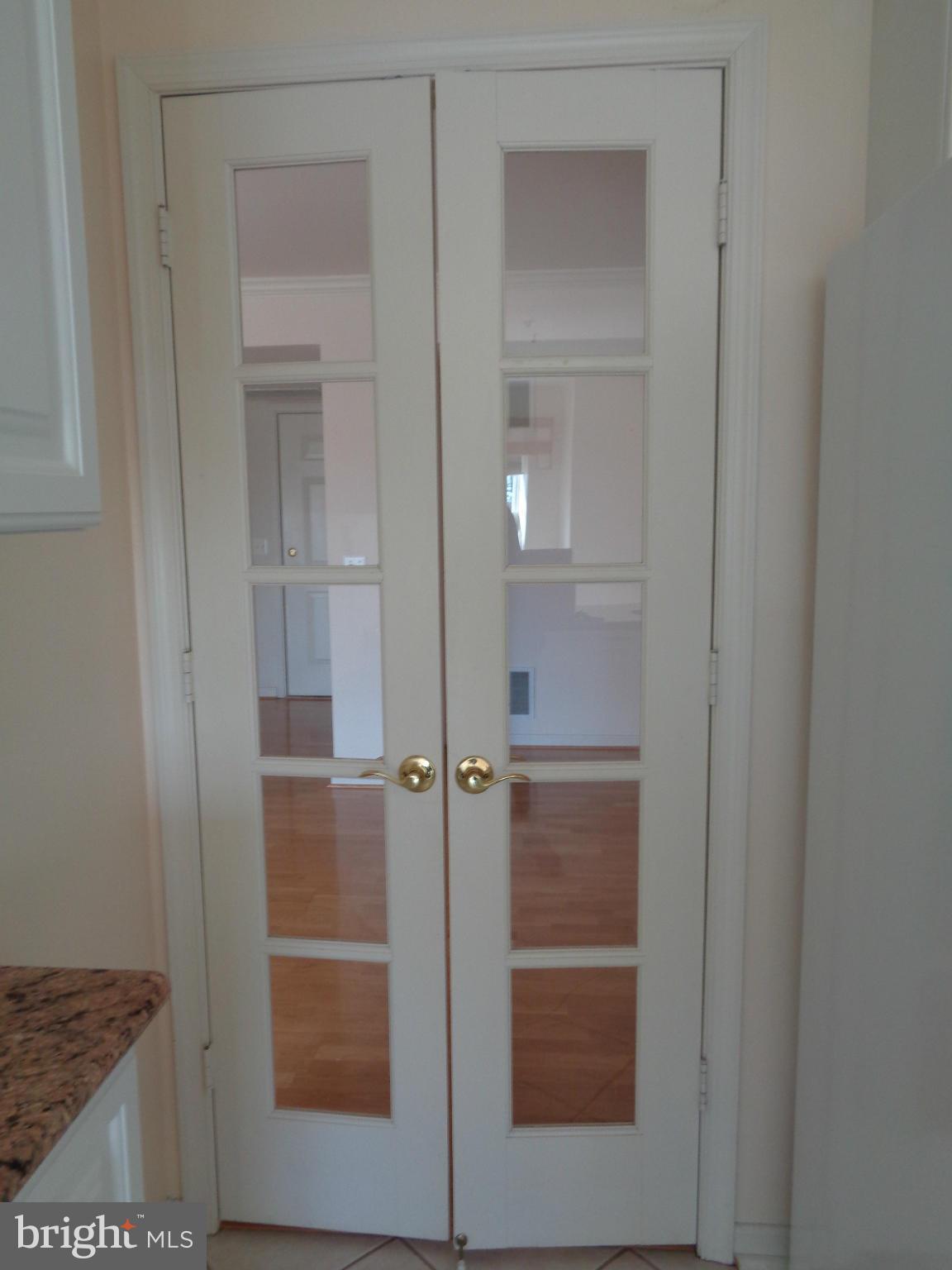 12330 Rosslare Ridge Road, Unit 306 Lutherville-Timonium, MD 21093 - Photo 14 of 29 Kitchen