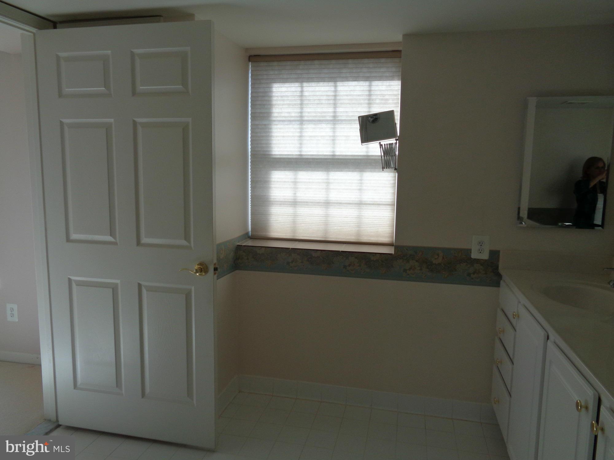 12330 Rosslare Ridge Road, Unit 306 Lutherville-Timonium, MD 21093 - Photo 22 of 29 Bath (Master)