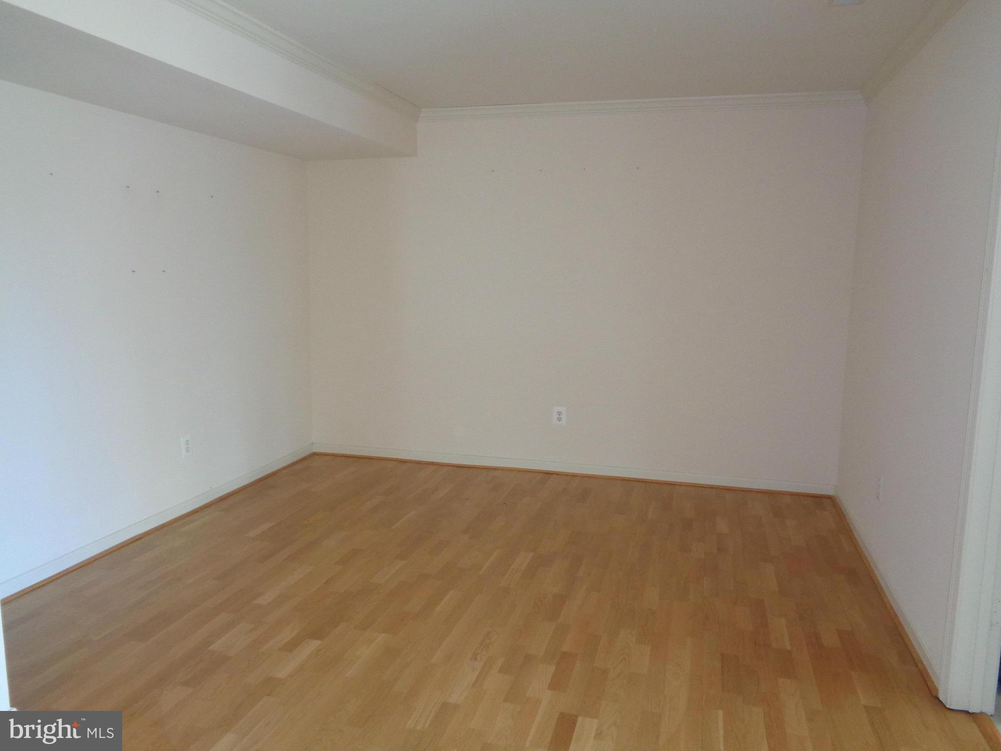12330 Rosslare Ridge Road, Unit 306 Lutherville-Timonium, MD 21093 - Photo 8 of 29 Living Room