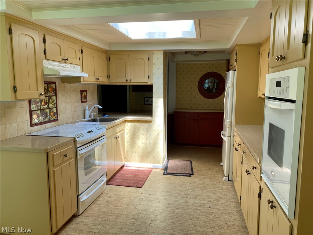 8595 Fairmount Road Novelty, OH 44072 - Photo 8 of 34 Kitchen with skylight