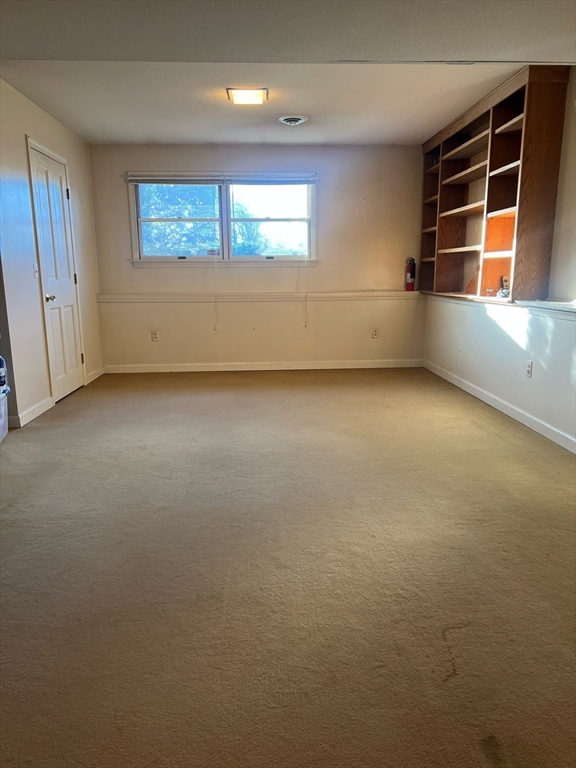 137 Benz Street Springfield, MA 01118 - Photo 15 of 20
