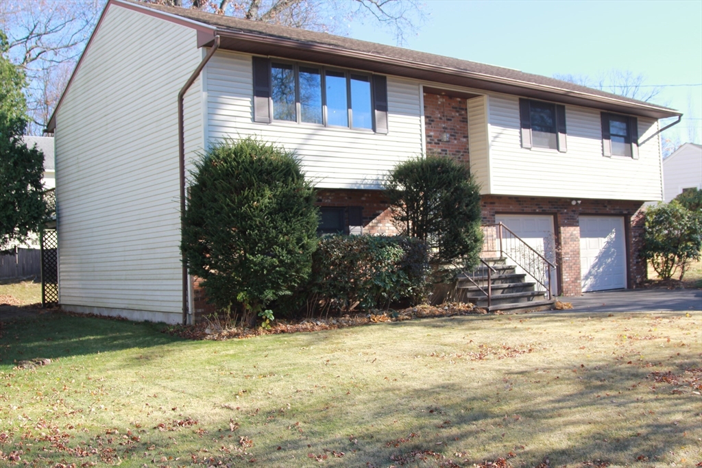 137 Benz Street Springfield, MA 01118 - Photo 2 of 20