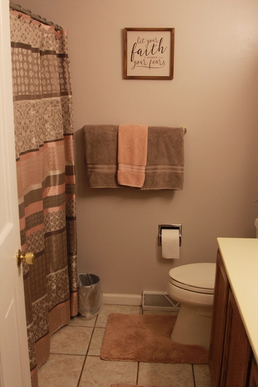 137 Benz Street Springfield, MA 01118 - Photo 8 of 20