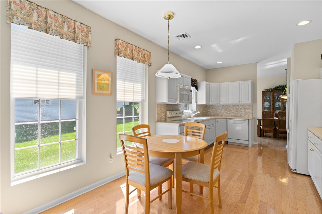 23 Cambridge Circle Smithfield, RI 02917 - Photo 31 of 49