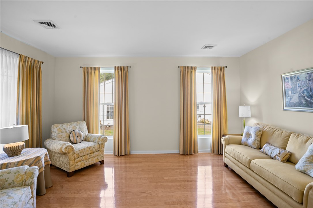 23 Cambridge Circle Smithfield, RI 02917 - Photo 6 of 49