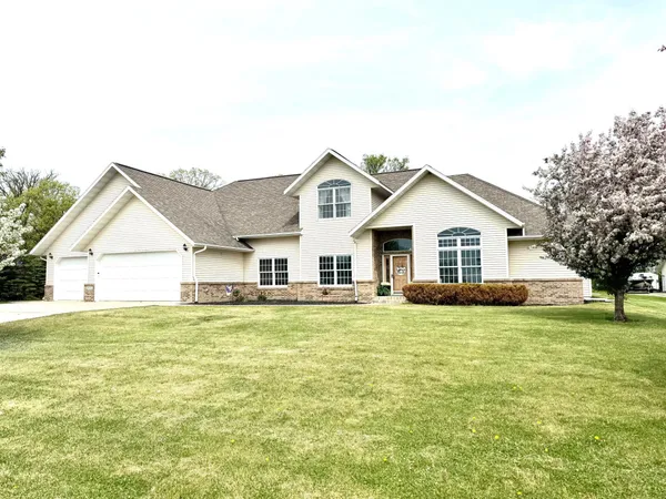 $575,000 | 901 6th Street Southwest, Roseau, MN 56751