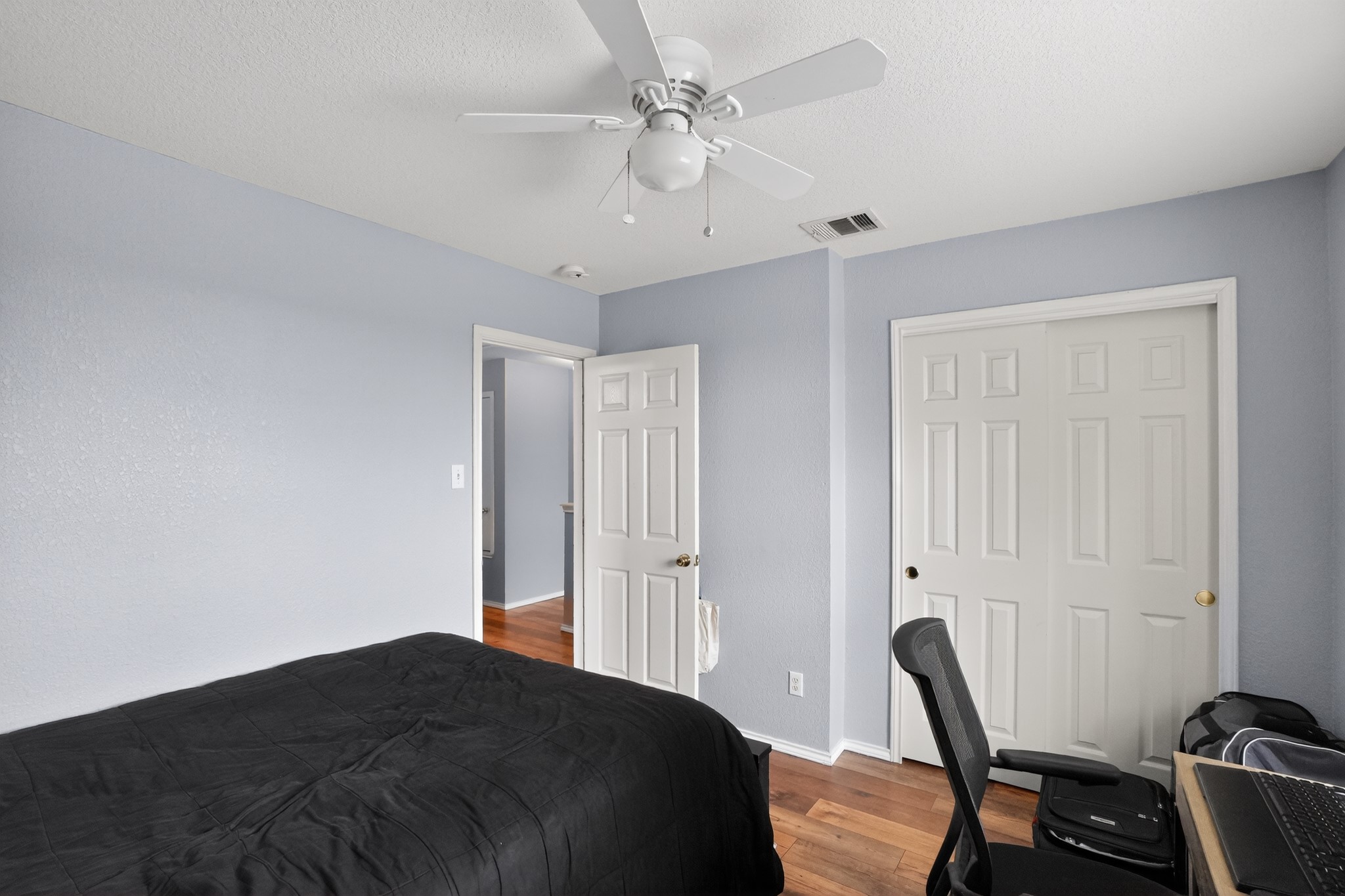 13808 Harris Ridge Boulevard Pflugerville, TX 78660 - Photo 18 of 40 a bedroom with a bed